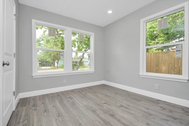 Building Photo - 2707 Mc Nay Dr