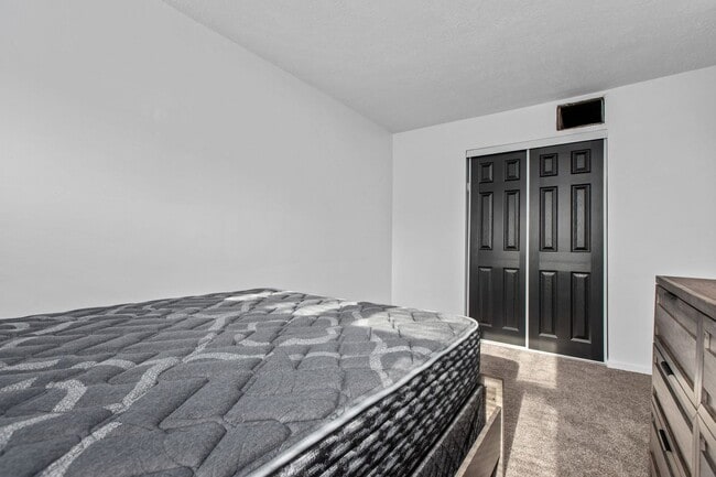 Building Photo - 3BR Townhome for Rent - with Central Air!!