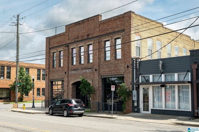 Building Photo - 4244 2nd Ave S