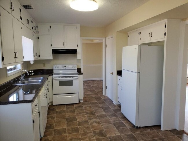 Building Photo - 244 Christy Ln