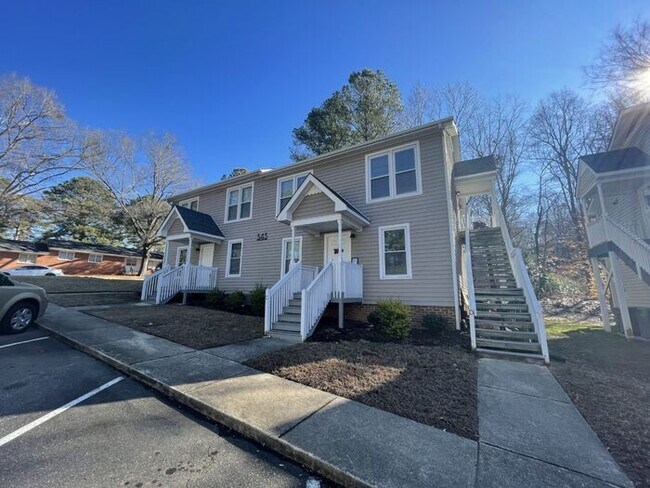 Building Photo - Perfectly sized 2 bedroom 1 bath