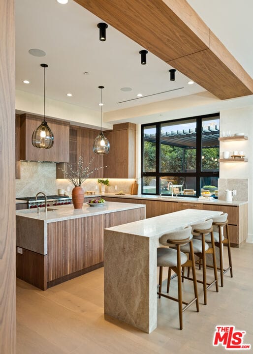 Building Photo - 565 Toyopa Dr