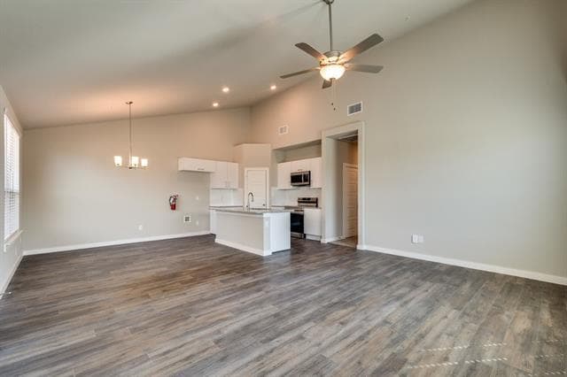 Primary Photo - 625 Wheatfield Dr