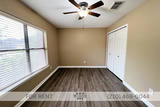 Building Photo - 4535 Oakfield Way