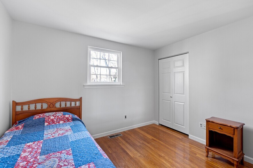 Bedroom 3 - 2409 Sweetbriar Rd