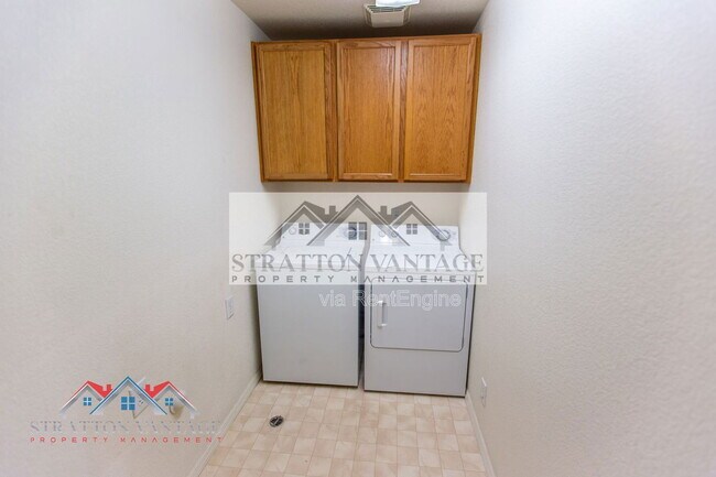 Building Photo - 10864 E Lindner Ave