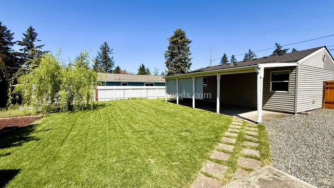 Building Photo - Beautifully Remodeled Home in Near Powell ...