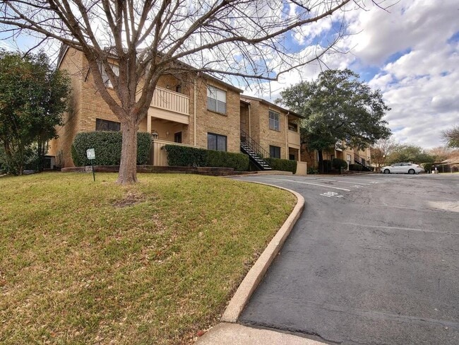 Building Photo - 8210 Bent Tree Rd
