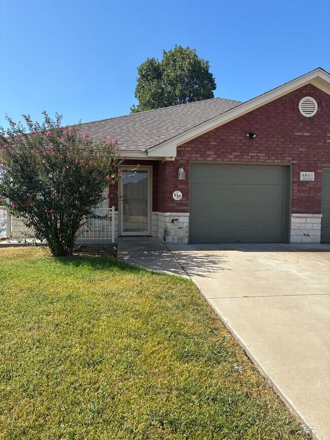 Building Photo - 4500 John David Dr