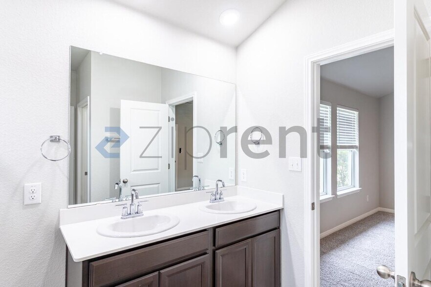 Building Photo - 1520 Homestead Farms Dr