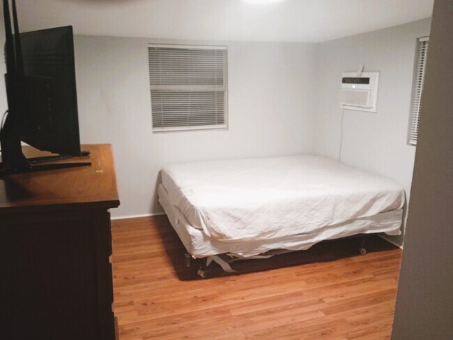 Building Photo - 2737 Garden St