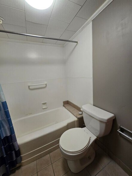 Building Photo - 98 Main, Unit #1