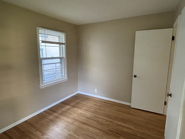 Building Photo - Charming 4-Bedroom Single Family Home on C...