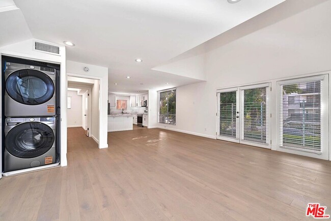 Building Photo - 843 4th St