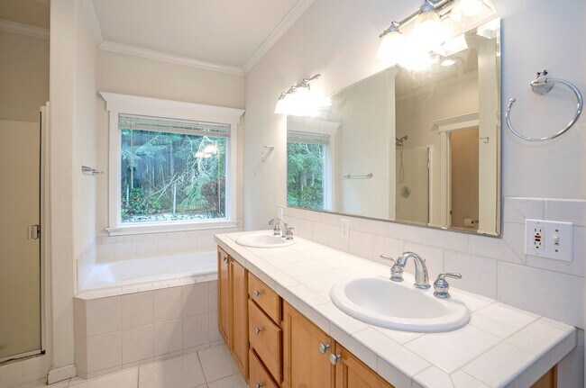 Building Photo - Beautiful Craftsman Home for Rent on Fox Island