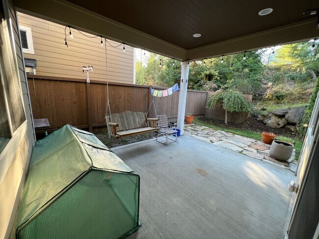 Building Photo - Almost 2500 SQ Feet of Space for ALL of your needs! Avail for Rent in Bremerton!