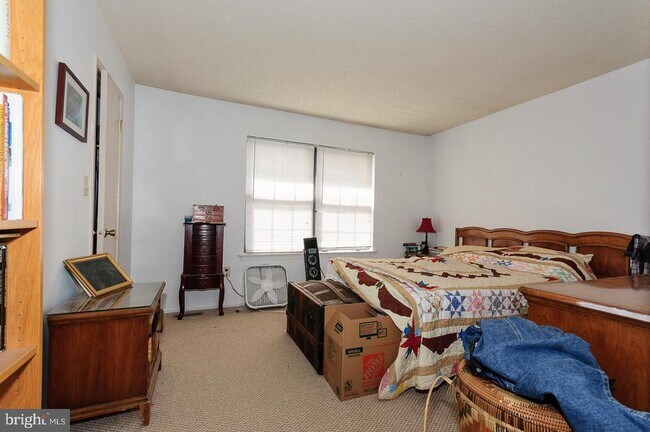 Building Photo - 2 Stout Ct