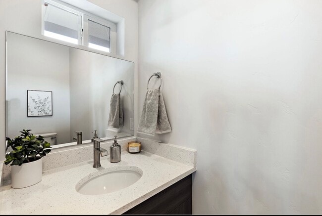 Building Photo - Boise 3 Bed 2.5 Bath 2 Car Garage Townhome AVAILABLE NOW!  $500 RENT CREDIT AT MOVE IN!