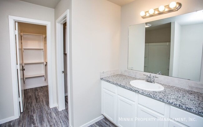 Building Photo - 1924 Langford Ave