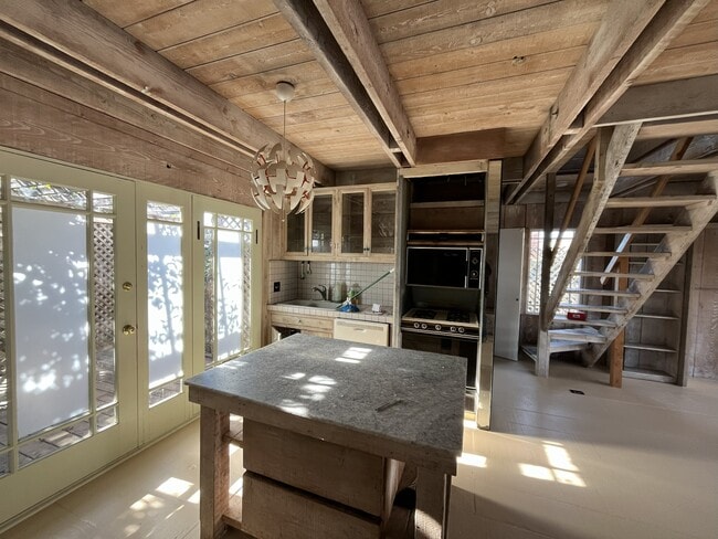 Primary Photo - 1551 San Lucas St