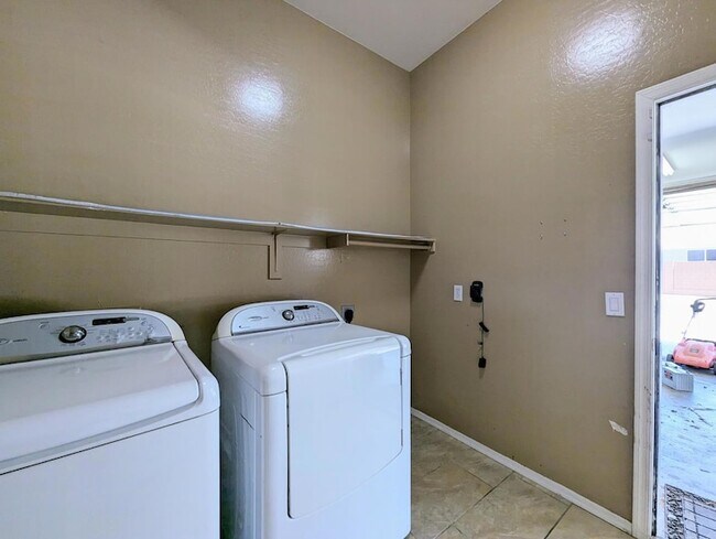 Building Photo - 3310 W Latona Rd