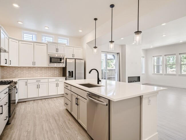 Building Photo - Spacious 4BR Home w/ Bonus Room in Cherry Creek School District!