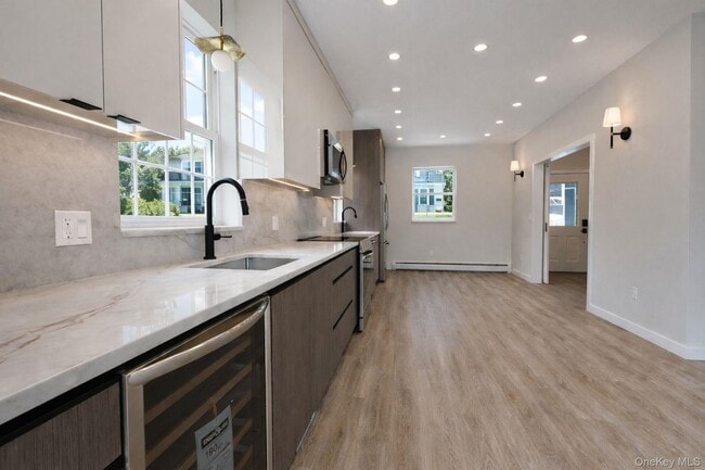 Building Photo - 52 Roe Ave