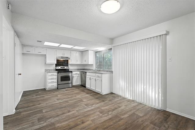 Building Photo - 302 Candlewood Ln