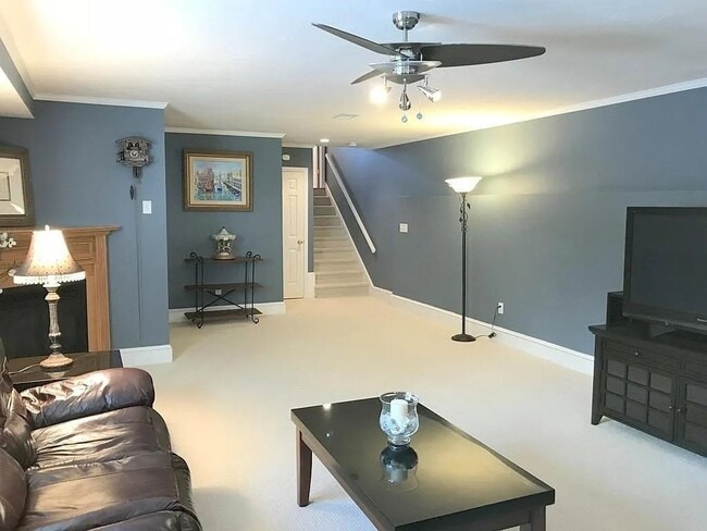 Building Photo - 343 Quarry St