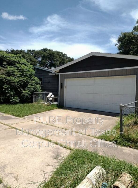 Building Photo - 1329 Oak Park Dr