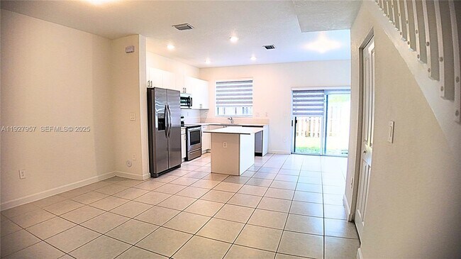 Building Photo - 1668 SE 26th Ter