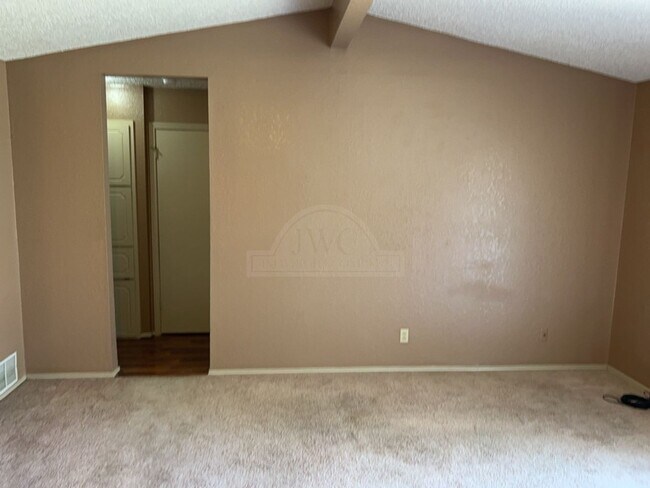 Building Photo - 2212 Silverhill Dr