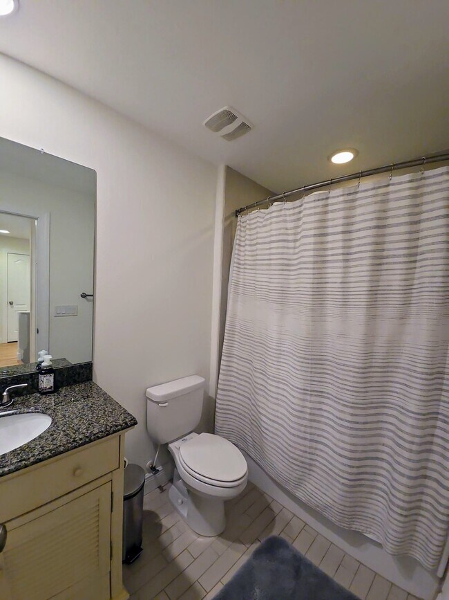 Building Photo - 857 10th Ave S