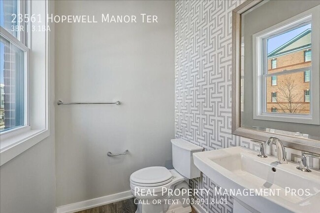 Building Photo - 23561 Hopewell Manor Terrace