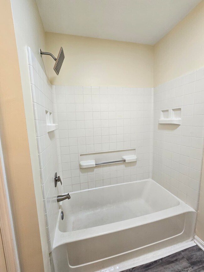 Master Bath - 23 Methwold Ct