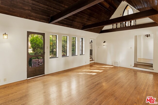 Building Photo - 2057 N Las Palmas Ave