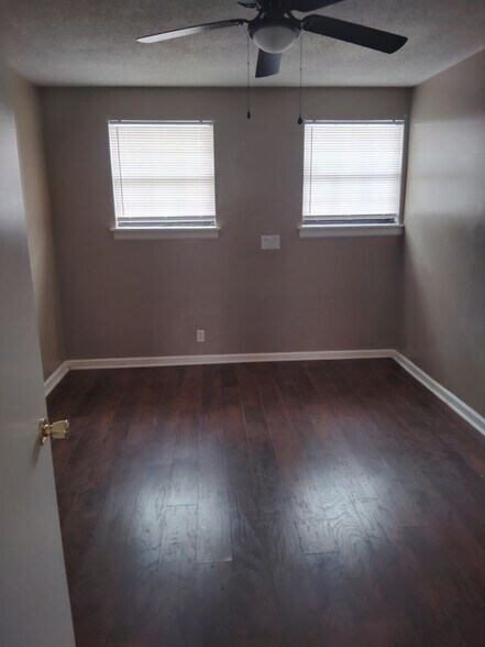 Building Photo - 3705 Brickmont Dr