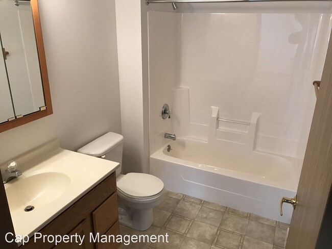 Building Photo - 224-228 N Century Dr