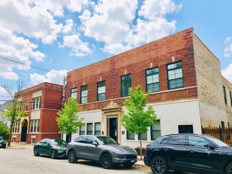 Building Photo - 1614 W Leland Ave