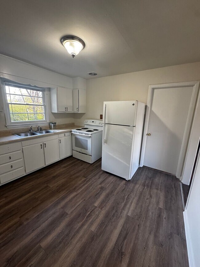 Building Photo - 3 Bedroom House in Worthdale Neighborhood of Raleigh