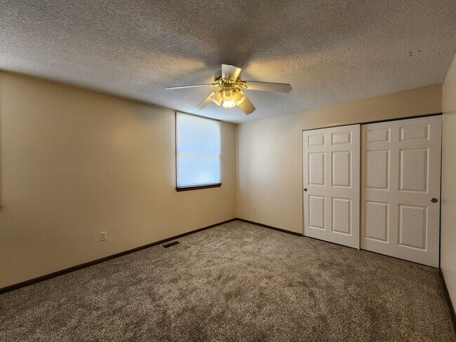 Building Photo - Beautiful 4 Bedroom Home on Cul Du Sac Wit...