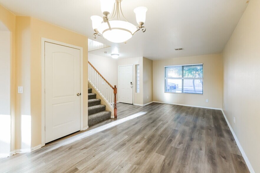 Building Photo - 7816 S 48th Dr