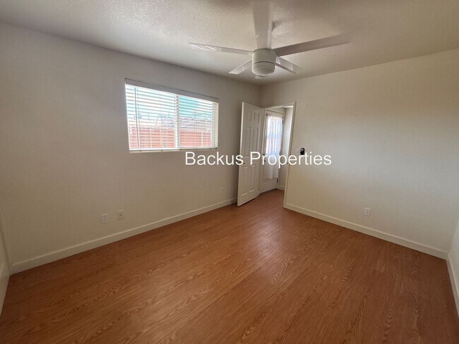 Building Photo - 233 8th St