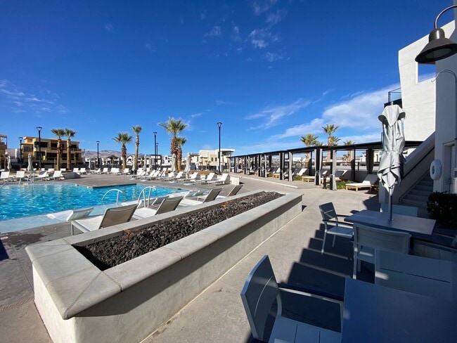 Building Photo - Newer Fully Furnished Private Studio Casit...