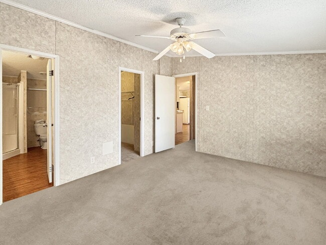 Building Photo - Charming Coastal Retreat in Ridgeway | Fenced Yard + Garage | Hobe Sound