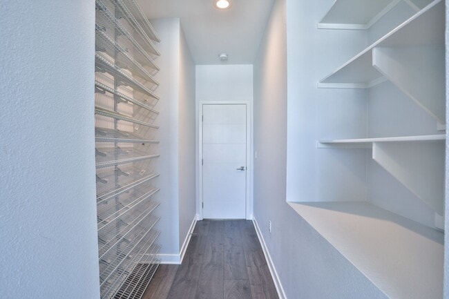 Building Photo - 3 bedroom 2.5 bath in Gated Community
