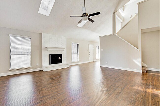 Primary Photo - 13830 Hollowgreen Dr