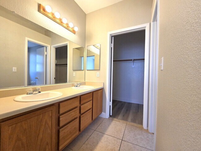 Building Photo - 7904 Canyon Grove Ct