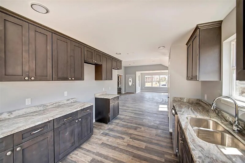 Building Photo - 1100 Primrose Dr