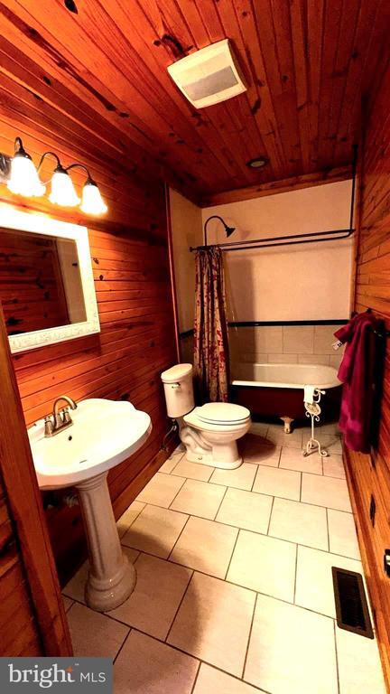 Building Photo - 18304 Hawkins Rd